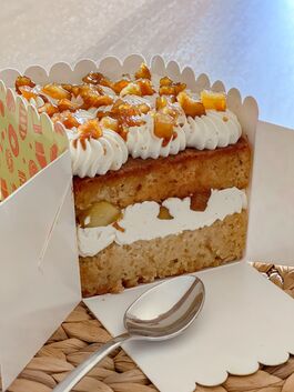 CAKEBOX ALMENDRA Y MANZANA CARAMELIZADA